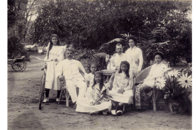 Foto keluarga Smith di Blitar yang diambil tahun 1912