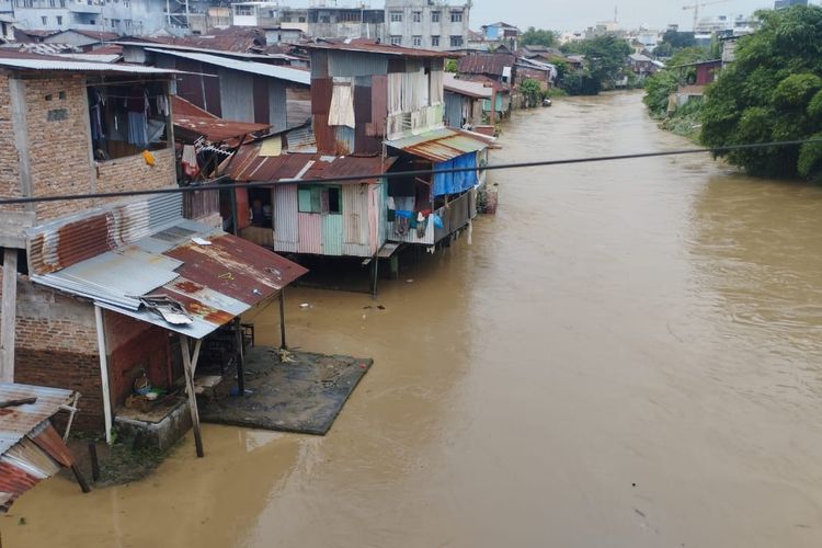 Banjir Landa 5 Kecamatan di Kota Medan, 7.930 Jiwa Terdampak