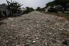 1.700 Ton Sampah Diangkut dari Kali Pisang Batu Bekasi