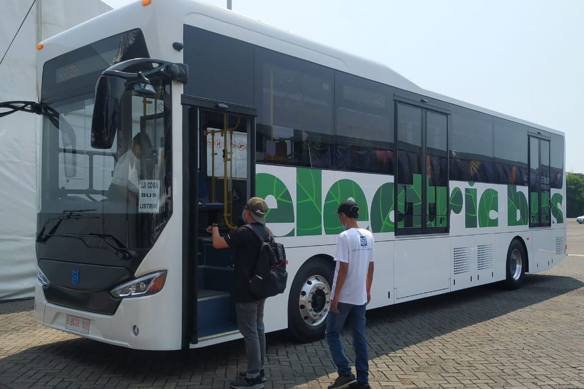 Bus Listrik MAB di IIMS Hybrid 2021