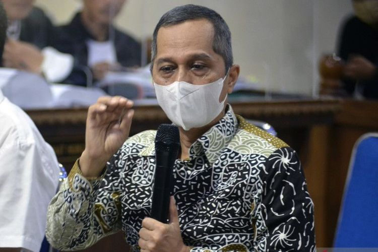 Rektor nonaktif Universitas Negeri Lampung Karomani memberikan keterangan sebagai saksi di Pengadilan Tipikor Tanjungkarang, Bandarlampung, Lampung, Rabu (30/11/2022). 