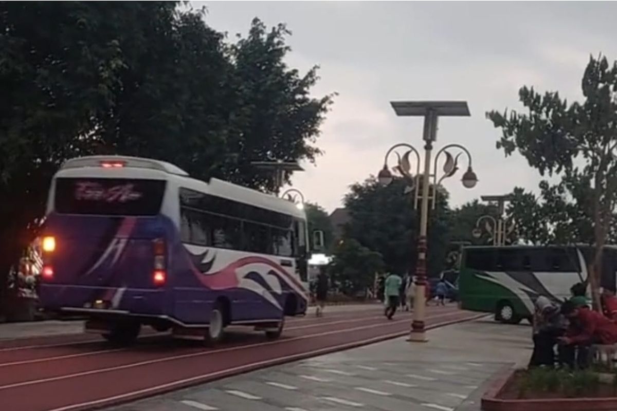 Bus Masuk Jogging Track Alun-alun Kebumen, Pemkab Minta Maaf