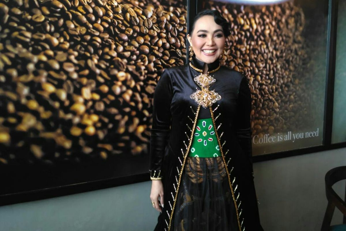 Penyanyi Dewi Gita saat ditemui dalam sebuah acara di Pesona Square, Depok, Jawa Barat, Minggu (21/4/2019).