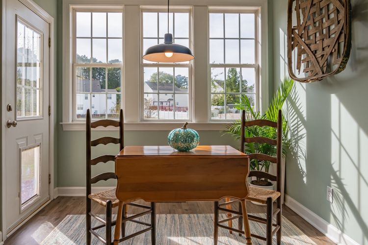 Ilustrasi furnitur kayu. 