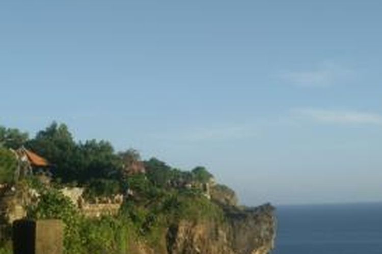 Area Pura Uluwatu, Desa Pecatu, Kabupaten Badung, Bali. Gambar diambil pada Sabtu (13/6/2015).