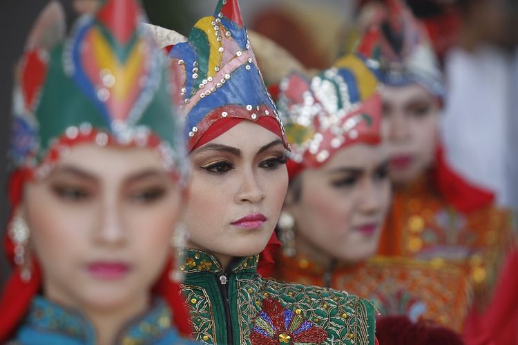 Penari tradisional Banjar DOK. Shutterstock/donny sophandi