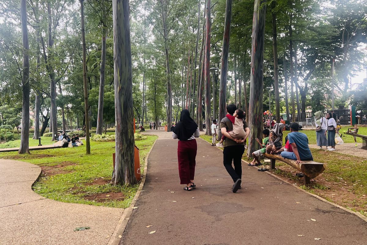 Tebet Eco Park Diserbu Pengunjung Saat Libur Natal, Tempat Favorit untuk “Ngadem” di Tengah Jakarta