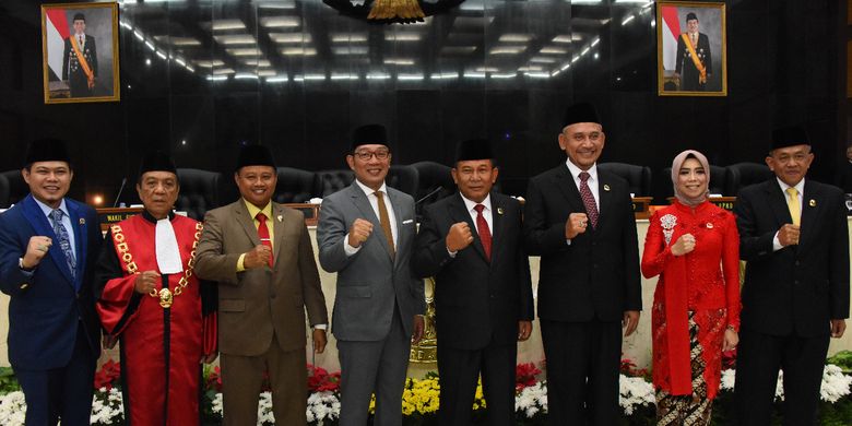 Gubernur Jawa Barat Ridwan Kamil saat berfoto bersama pimpinan Dewan Perwakilan Rakyat Daerah (DPRD) Jabar beberapa waktu lalu.