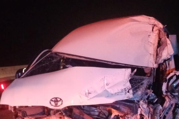 Hiace Tabrak Truk di Tol Jombang-Mojokerto, 4 Orang Tewas dan 7 Luka-luka