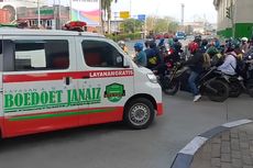 Ambulans Terpaksa Berhenti akibat Ulah Nakal Pelanggar Lalu Lintas di Persimpangan Mambo Jakut