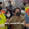 Video Viral Seorang Ibu Digotong Petugas di Stasiun Tanah Abang, Ternyata Pelaku Pencopetan