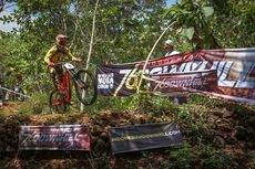 Ateng Kuasai Trek Licin di Bukit Hijau