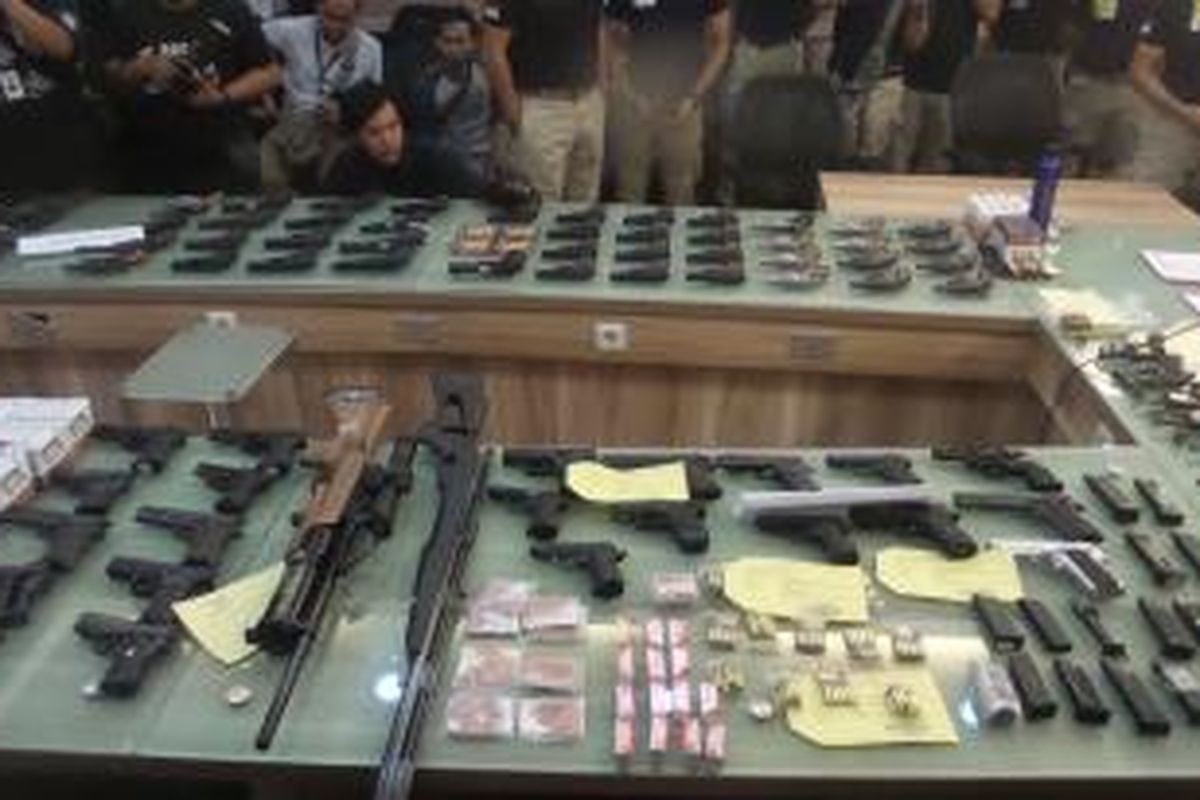 Ratusan senjata api ilegal yang diamankan Direktorat Reserse Kriminal Umum Polda Metro Jaya.