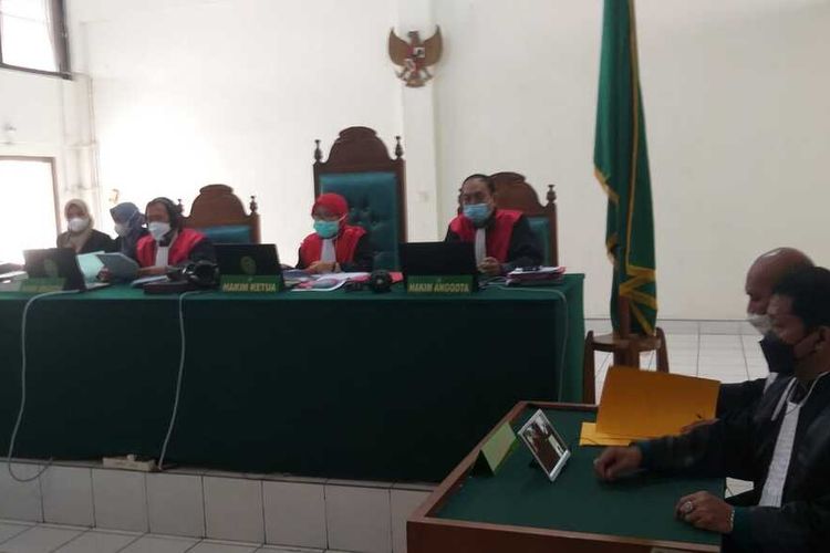 Sidang terhadap terdakwa A (34) oknum Dosen Unsri yang melakukan tindakan cabul terhadap mahasiswinya digelar secara tertutup di Pengadilan Negeri Palembang.