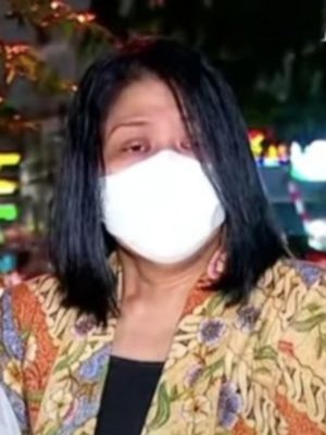 Istri Kadiv Propam Polri Irjen Ferdy Sambo, Putri Candrawathi menangis setelah membesuk suaminya di Mako Brimob, Kelapa Dua, Depok, Jawa Barat, Minggu (7/8/2022).