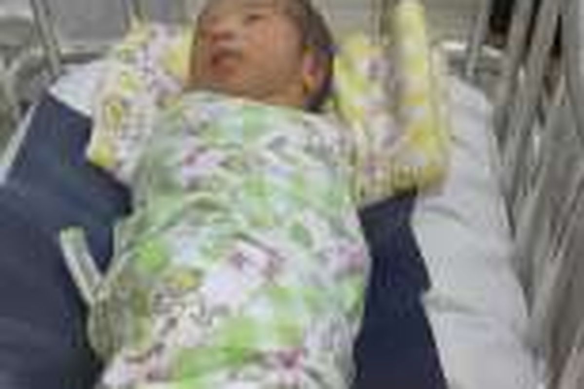 Bayi yang diduga ditelantarkan orangtuanya di kamar kos daerah Palmerah, Jakarta Barat.