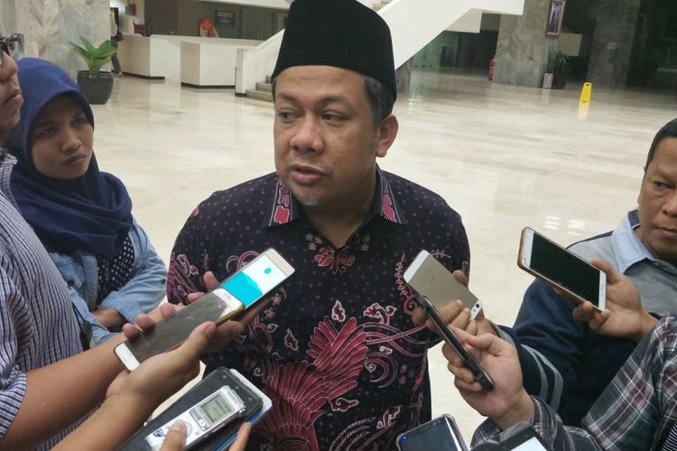 Wakil Ketua DPR Fahri Hamzah saat ditemui di Kompleks Parlemen, Senayan, Jakarta, Senin (5/2/2018).