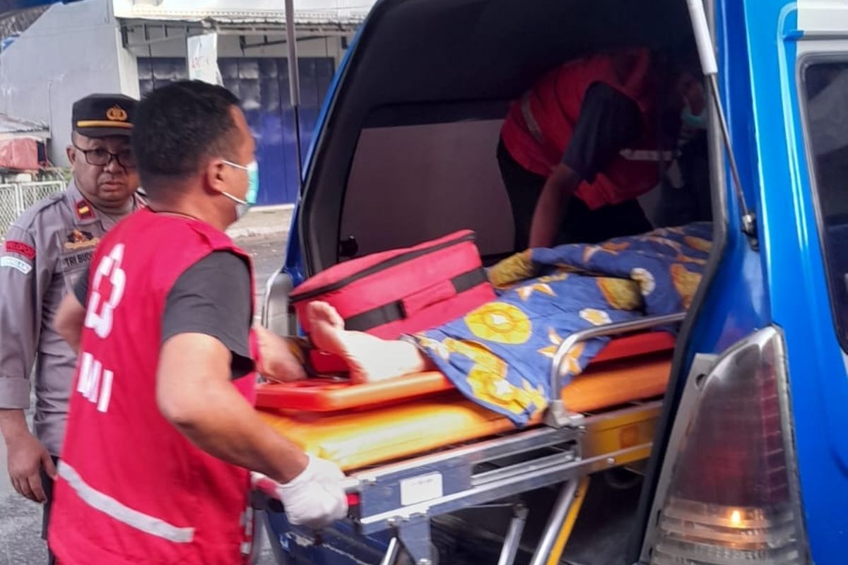 Evakuasi lansia yang menjadi korban penganiayaan di Sewon, Bantul. Rabu (5/3/2025)