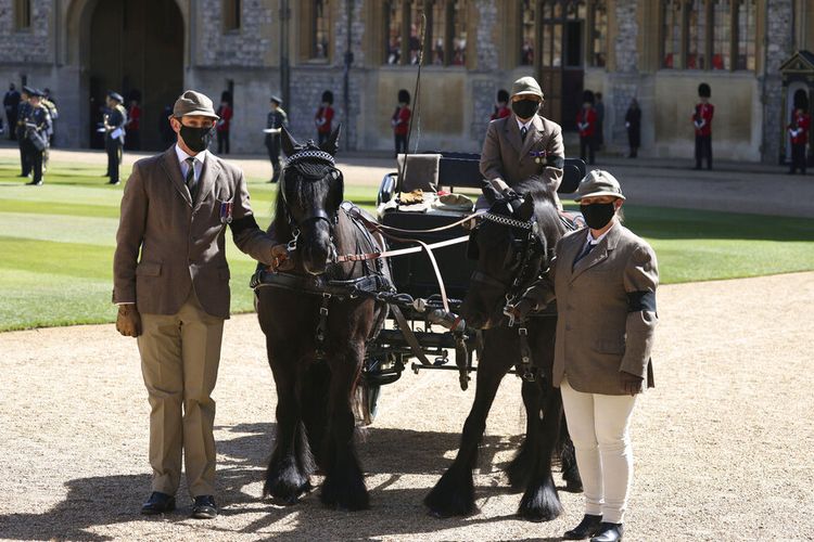 Balmoral Nevis dan Notlaw Storm, dan kereta milik Duke of Edinburgh, menjelang pemakaman pemakaman Pangeran Philip Inggris di Kastil Windsor Inggris, Sabtu (17/4/2021).