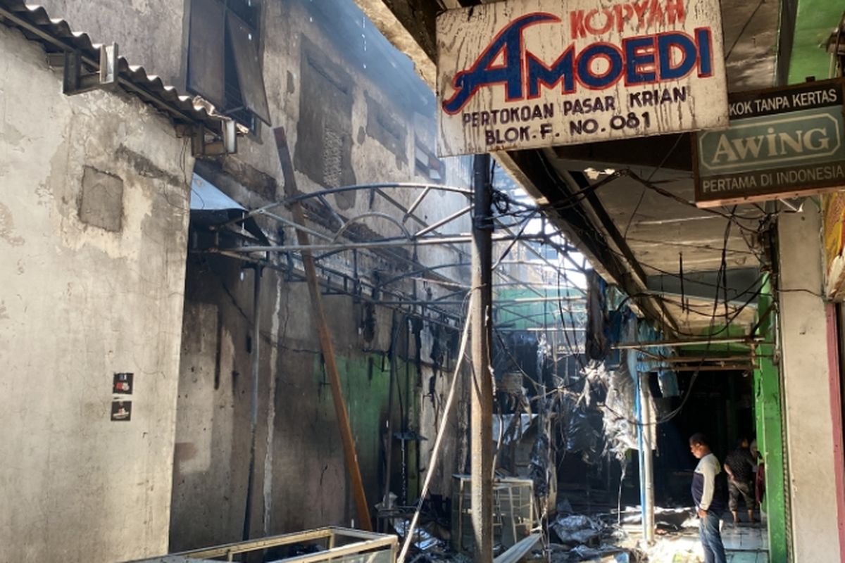 Bagian belakang Pasar Lama Krian Sidoarjo, yang mengalami dampak kebakaran, Selasa (20/8/2024).