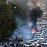 Situasi Gawat Kerusuhan Iran: Aparat Tak Ragu Tembak Jarak Dekat, Gambar Besar Khomeini Dirobohkan