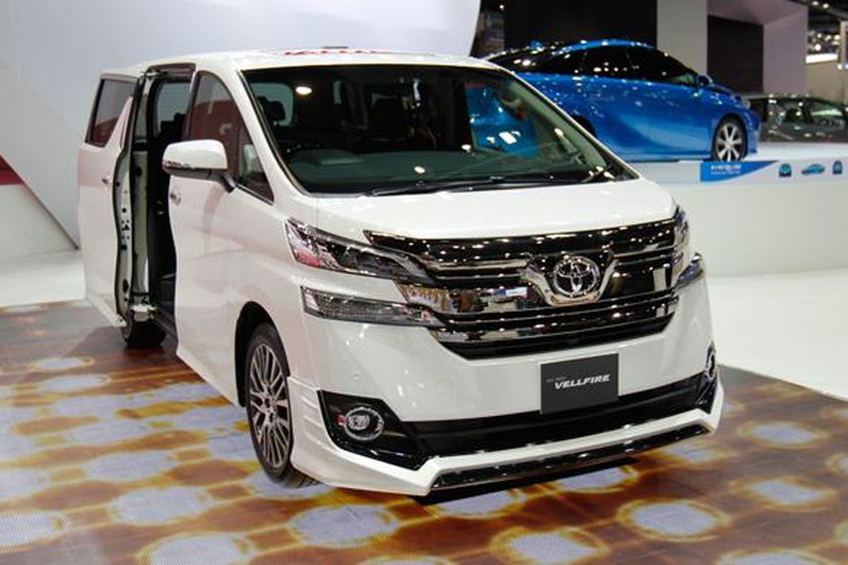 Toyota Vellfire siap meluncur di Indonesia setelah pamer di Bangkok Motor Show 2015.