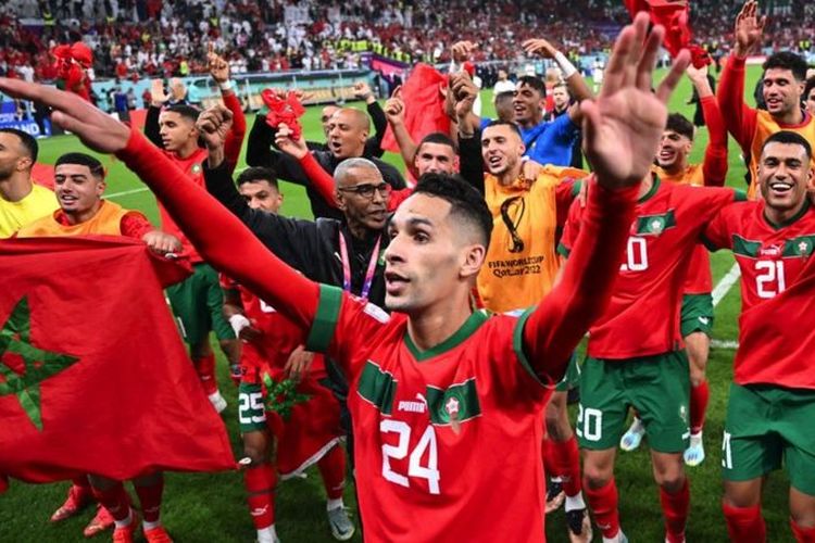 Timnas Maroko merayakan kemenangan mereka atas Portugal di babak perempat final Piala Dunia 2022. Artikel ini berisi susunan pemain Kroasia vs Maroko dalam perebutan juara ketiga Piala Dunia 2022.
