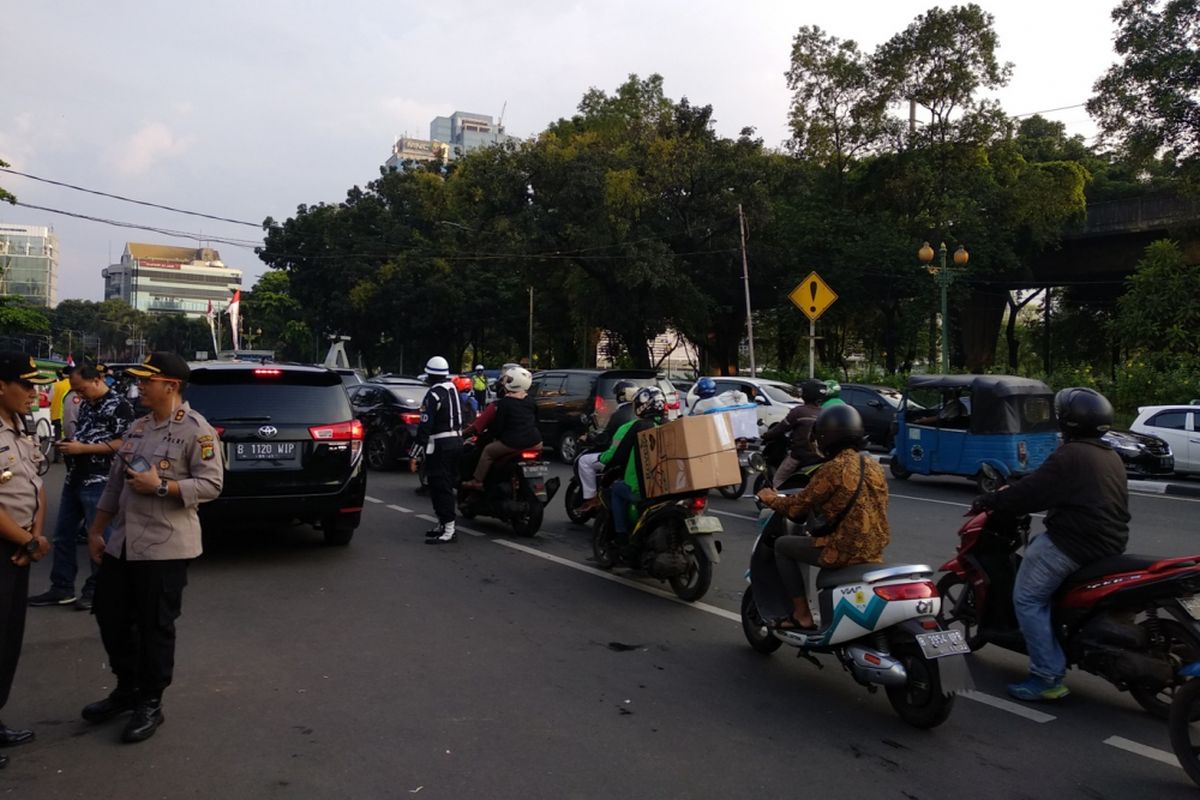 Suasana lalu lintas di depan kantor Bareskrim,, setelah massa demo membubarkan diri Junat (6/4/2018)