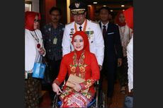 Dorong Kursi Roda Istri Saat Pelantikan, Ridwan Kamil Menuai Simpati