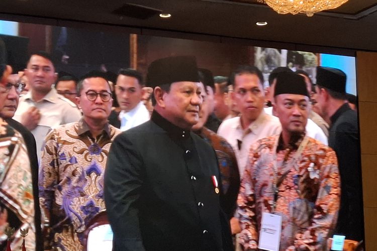 Prabowo Ajak Masyarakat Bangga Budaya Indonesia, Singgung Jokowi Gemar Pakai Baju Daerah