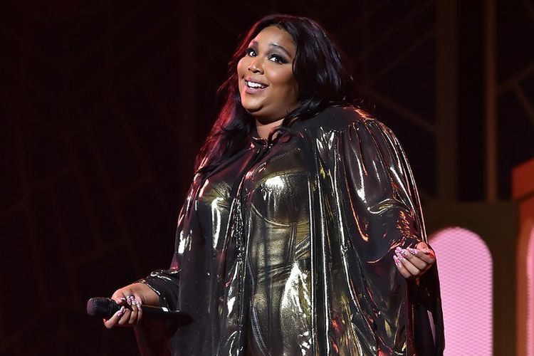 Penyanyi R&B Lizzo tampil di Radio City Music Hall, New York City, pada 24 September 2019.