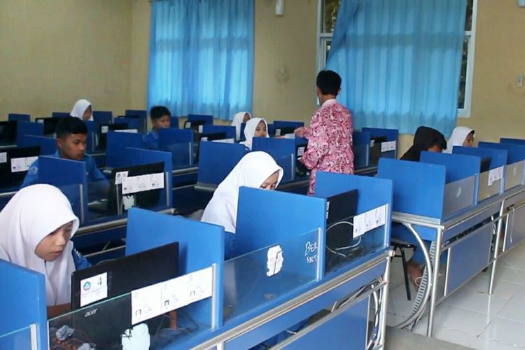 Suasana saat ujian UNBK SMK N Saptosari, Gunungkidul 