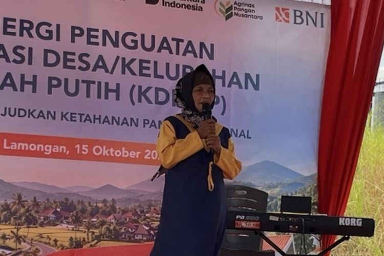 Kisah Sunarsih, Pengamen Lamongan yang Sampaikan Pantang Mengemis di Depan Mensos