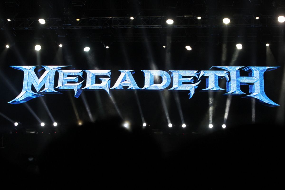 Band metal Megadeth beraksi saat tampil di acara Hammersonic Festival, Ecopark, Ancol, Jakarta Utara, Minggu (7/5/2016). Megadeth menjadi salah satu band yang ditunggu penggemar musik metal di acara Hammersonic Festival. Selain itu, sejumlah band metal dalam dan luar negeri ikut mengisi antara lain Seringai, Revenge The Fate, Trojan, The Black Dahlia Murder, Whitechapel, hingga Northlane.