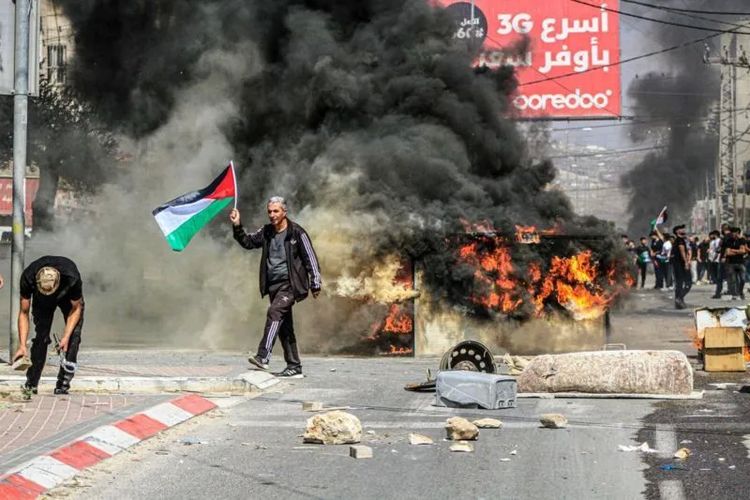 Penduduk Tepi Barat telah mengadakan banyak protes terhadap meningkatnya serangan dan pelecehan yang mereka derita dari pemukim Israel.