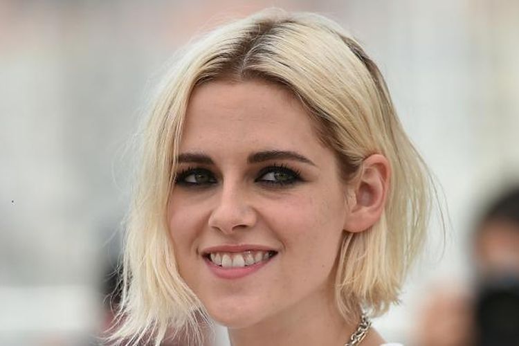 Aktris Kristen Stewart menghadiri sesi pemotretan untuk film Cafe Society pada Festival Film Cannes, Kota Cannes, Perancis, Rabu (11/5/2016). 