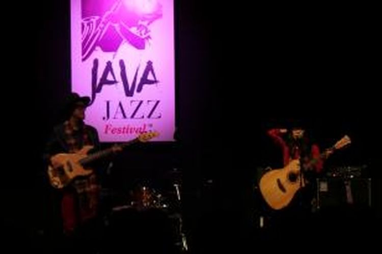 Endah N' Rhesa tampil dalam proyek musik Jakarta International Java Jazz Festival (Java Jazz) In Memoriam Of Denny Sakrie, di panggung Semeru Straight Ahead Jazz Hall, JIExpo, Kemayoran, Jakarta Pusat, Minggu (8/3/2015) malam.