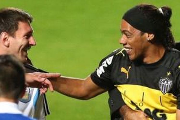 Lionel Messi dengan Ronaldinho palsu.