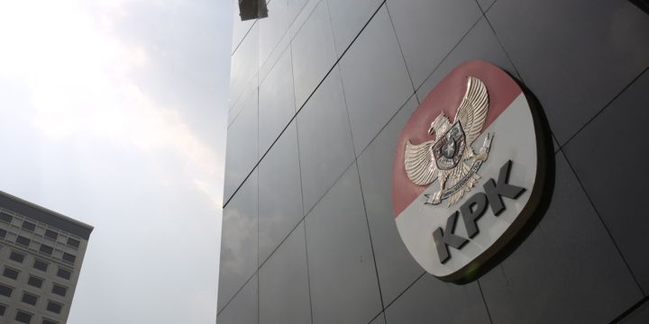Logo Komisi Pemberantasan Korupsi di Gedung Baru KPK, Kuningan, Jakarta Selatan, Kamis (13/7/2017). 