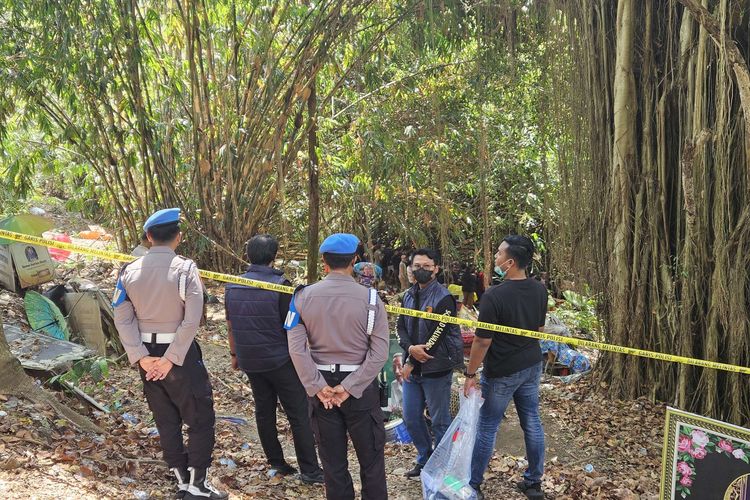 Polisi Bongkar Makam Terduga Pencuri Ayam yang Tewas Dihajar Massa di Tabanan