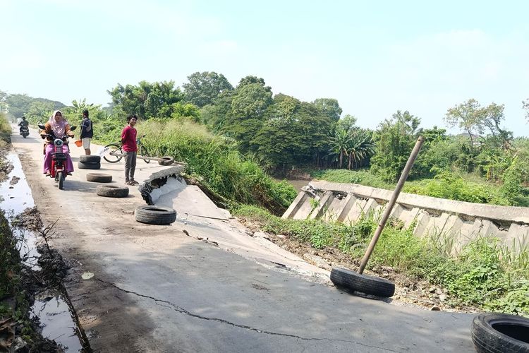 Plt Bupati Ungkap Alasan Jalan Rusak di Bekasi Belum Diperbaiki