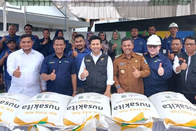 Wakil Gubernur Jawa Timur Emil Elestianto Dardak mengunjungi Pabrik Gula (PG) Gending milik PT Sinergi Gula Nusantara (SGN) di Kabupaten Probolinggo, Jawa Timur, Kamis (11/9/2025). (ANTARA/HO-PT SGN)