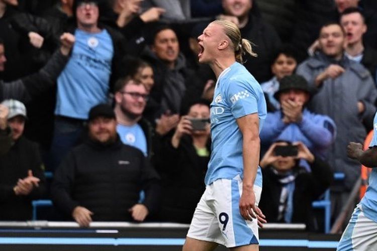 Bomber Manchester City, Erling Haaland, merayakan golnya seusai membobol gawang Brighton and Hove Albion di Stadion Etihad, Manchester, Sabtu (21/10/2023). Terkini, Haaland akan tampil bersama Man City saat melawan Young Boys dalam matchday ketiga babak penyisihan Grup G Liga Champions 2023-2024. Duel Young Boys vs Man City berlangsung di Stade de Suisse pada Kamis (26/10/2023) dini hari WIB.