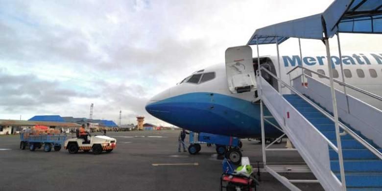 Pesawat Boeing 737 Merpati di Merauke, Papua.