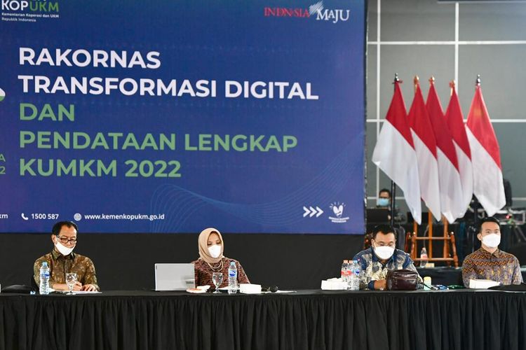 Rapat Koordinasi Nasional (Rakornas) Transformasi Digital dan Pendataan Lengkap Koperasi dan UMKM Tahun 2022, di Gedung SMESCO, Jakarta, Senin (28/3). 