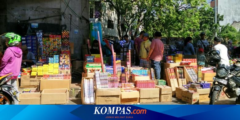 Pedagang Kembang Api Bermunculan Di Pasar Asemka