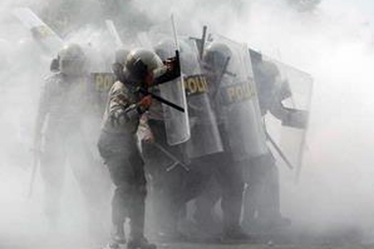 Polisi anti huru hara