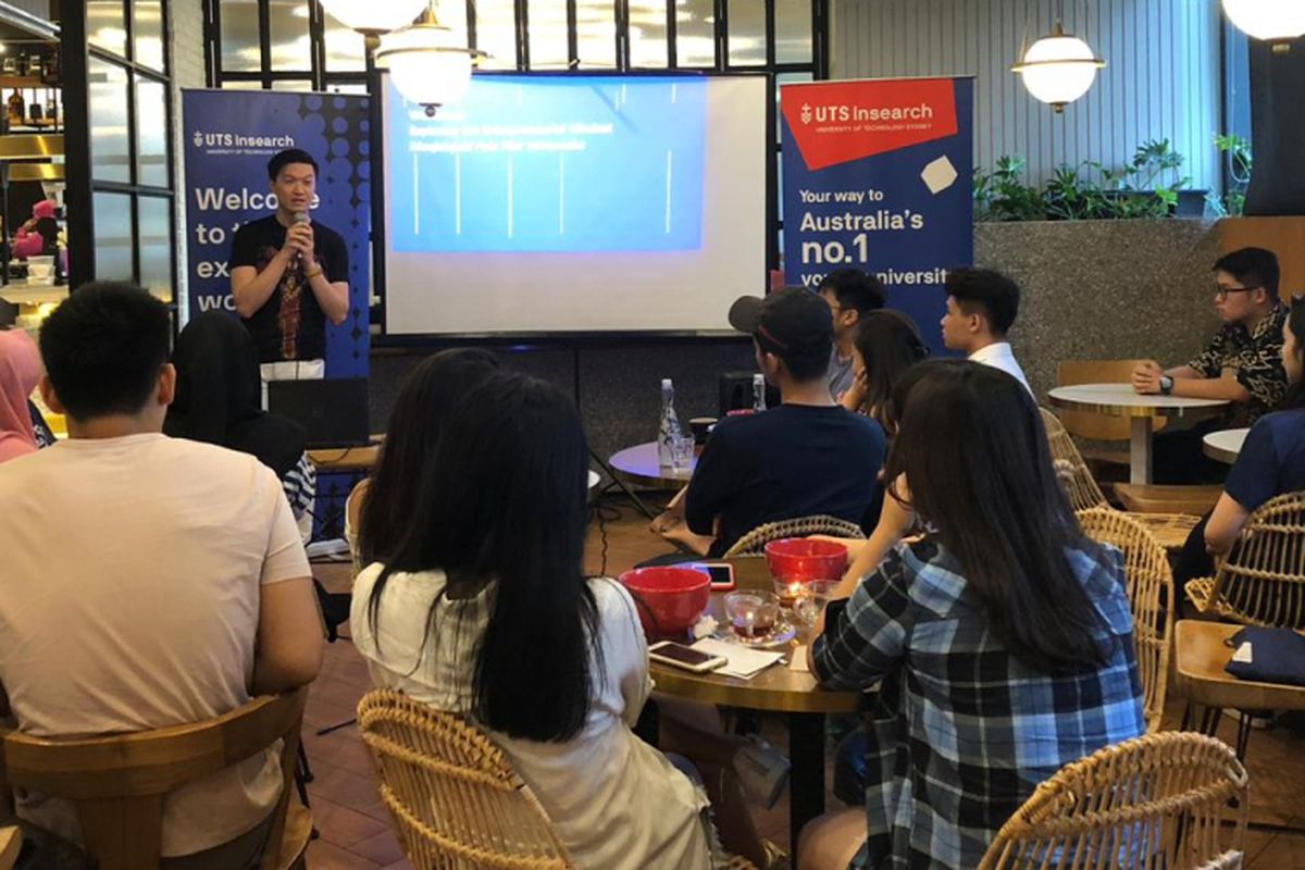 UTS Insearch menggandeng Steven Tjan, Managing Director Boga Group Jawa Timur memberikan inspirasi semangat entrepreneurship bagi siswa SMA di 4 kota Indonesia: Jakarta, Surabaya, Medan dan Makassar.