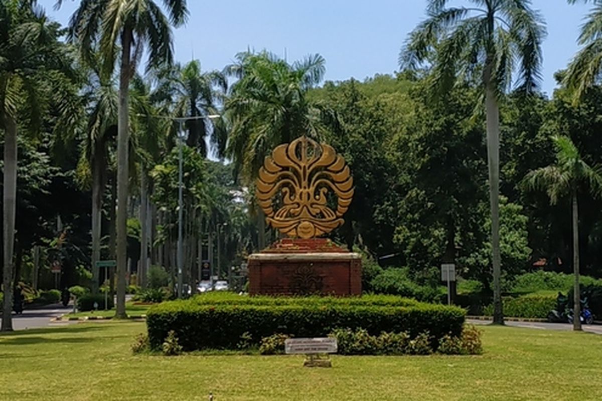 Tugu Makara Universitas Indonesia, Depok, Jawa Barat.