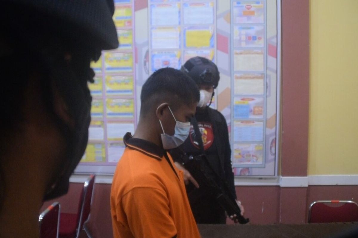 Seorang predator seksual anak berinsial FU (21), tak berkutik ditangkap anggota Polsek Sampolawa, Kabupaten Buton Selatan, Sulawesi Tenggara.